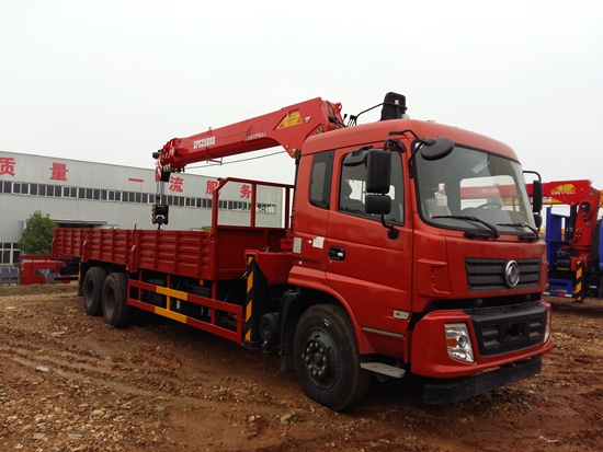 東風商用新款后雙橋隨車吊
