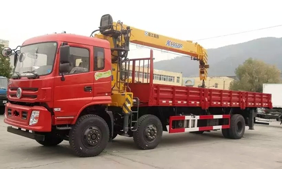 東風特商小三軸隨車吊