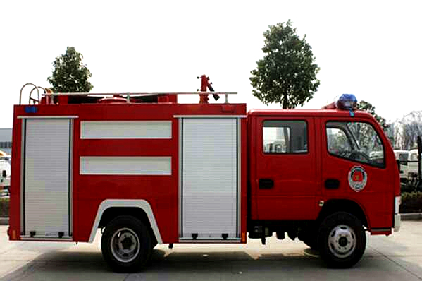3噸東風福瑞卡水罐消防車