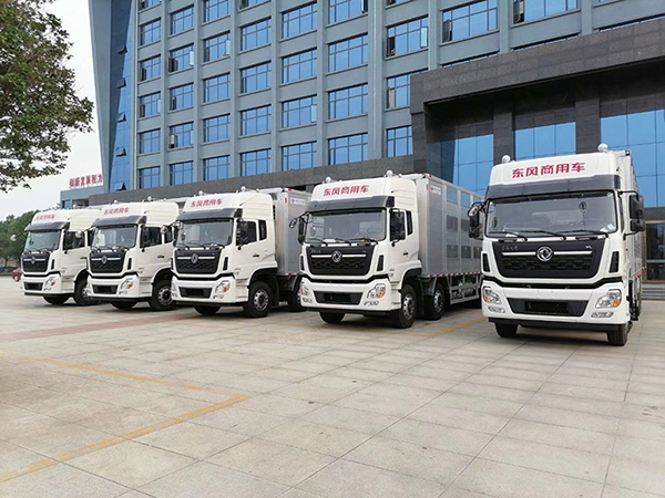 東風(fēng)天龍鋁合金前四后八畜禽運(yùn)輸車
