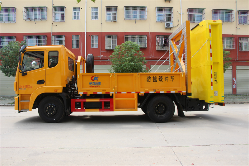 東風(fēng)錦程防撞緩沖車(chē)