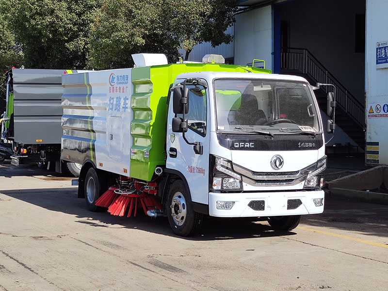 東風(fēng)大多利卡8方掃路車