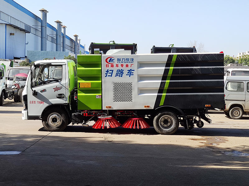 東風大多利卡8方掃路車